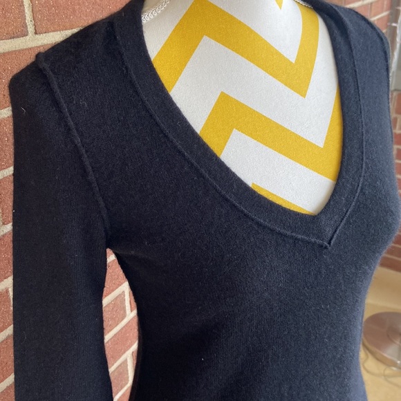 LOFT 100% Cashmere Sweater - Picture 4 of 9